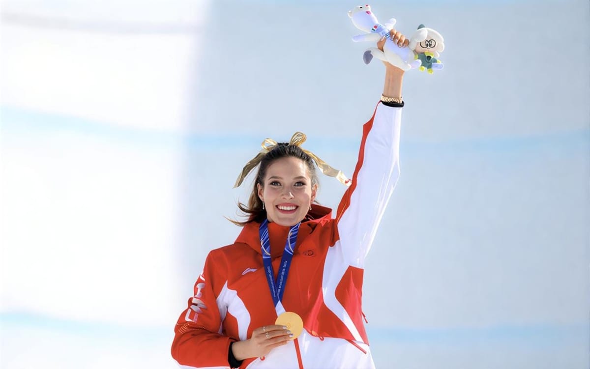 Eileen Gu holding medals